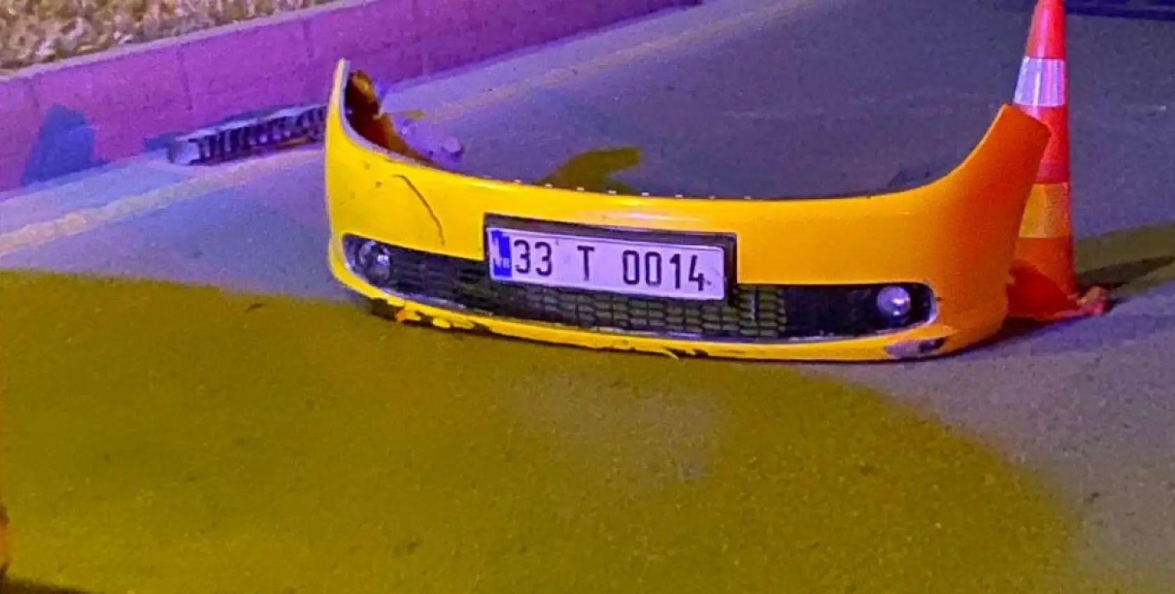 Önce ağaca, sonra direğe! Taksi kazasında can verdiler
