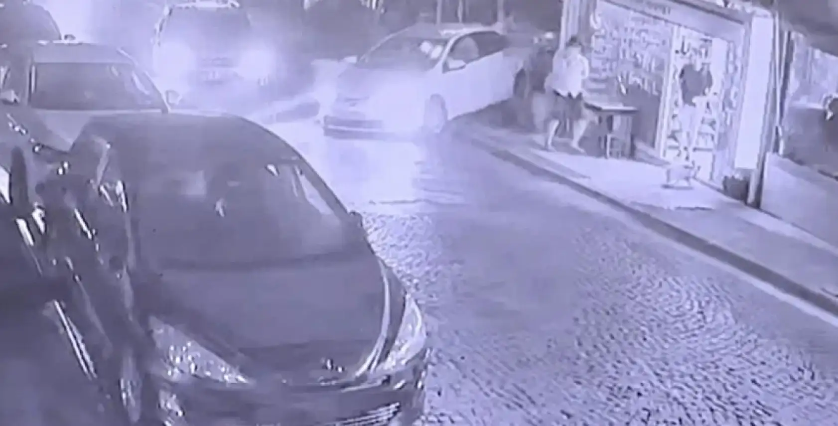 Bodrum'da alkollü sürücü ortalığı birbirine kattı: iş yerlerine ve araçlara çarptı