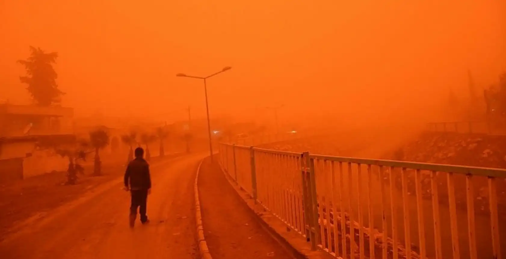 Fethiye'de meteorolojiden çift uyarı: Gök gürültülü sağanak yağış ve çöl tozu alarmı