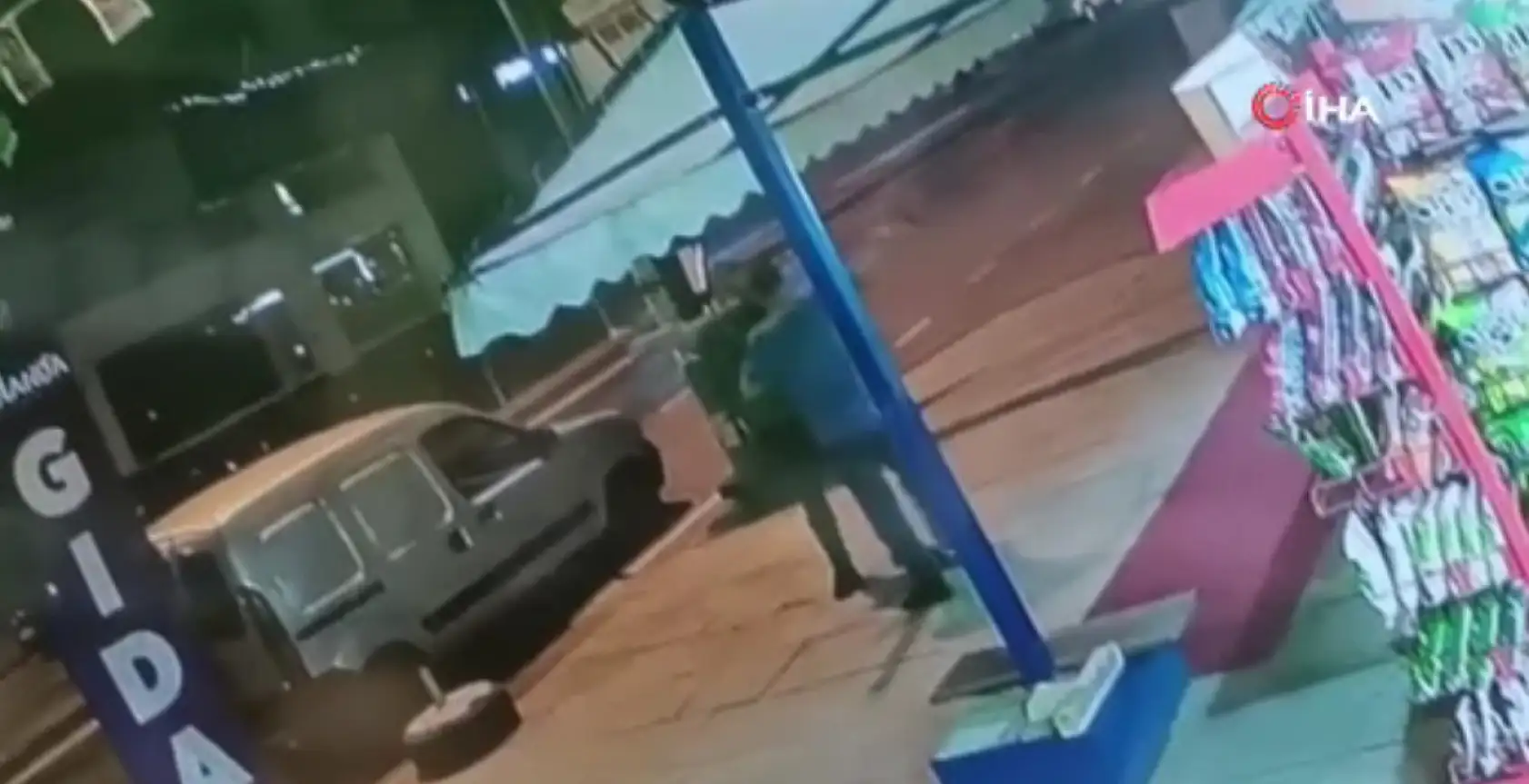 Önce yumruk attı, daha sonra kalp masajı yaptı