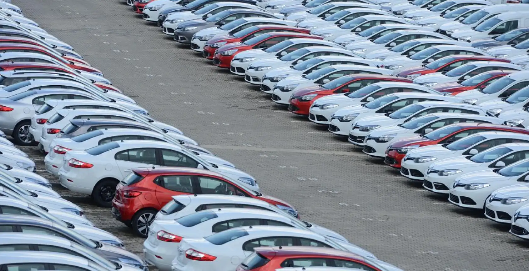 Otomotiv piyasasında son durum ne? Sıfır otomobilde canlılık hız kesti! 2.El alımlarda kan kaybı var..