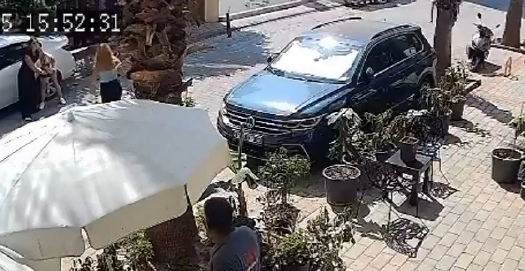 Esnafın anlaşmazlığı saç saça baş başa kavgaya dönüştü