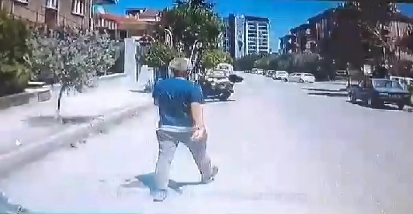 Küçücük camdan girip, 5 şoförün ekmek parasını çaldı