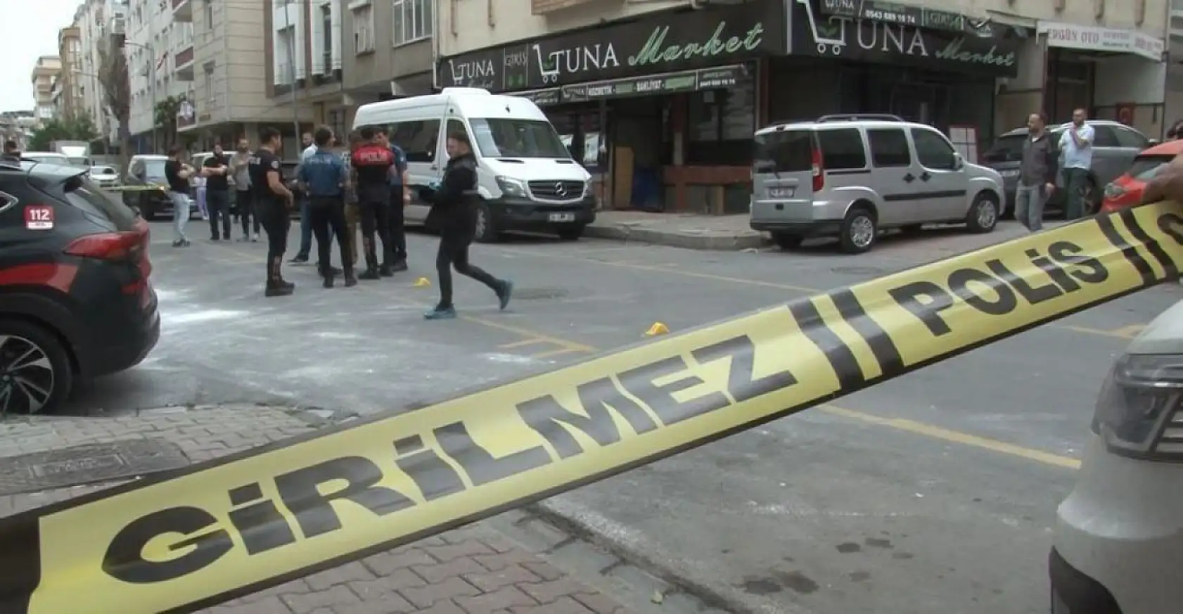 Akli dengesi yerinde olmayan şahıs polise saldırınca ayağından vurularak gözaltına alındı