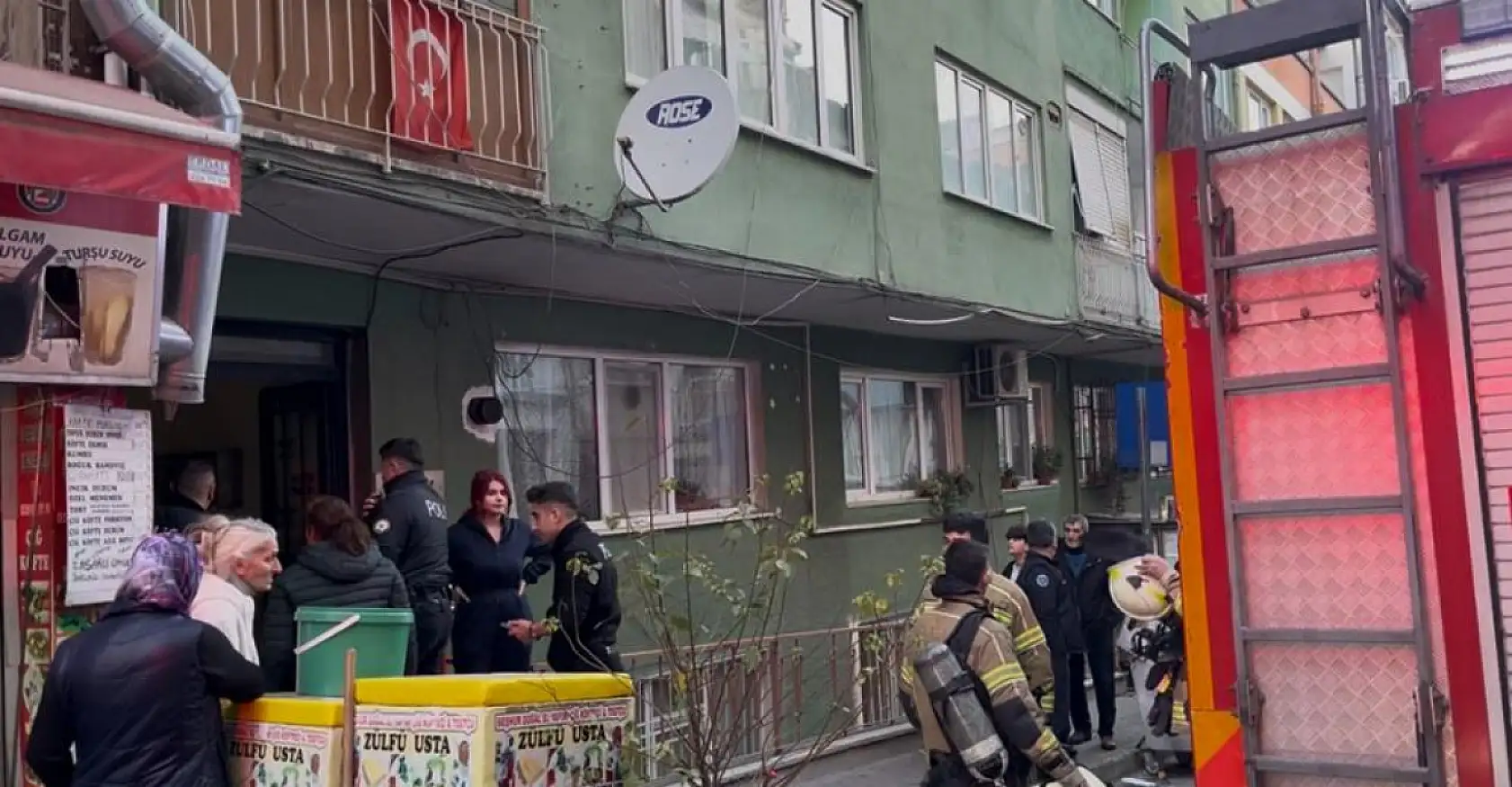 Eşine kızdı, evi yaktı mahalleli ayağa kalktı