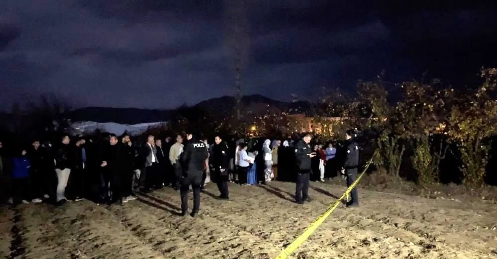 Evlilik yıl dönümünde boşanma aşamasındaki 16 yıllık eşini öldürüp intihar etti