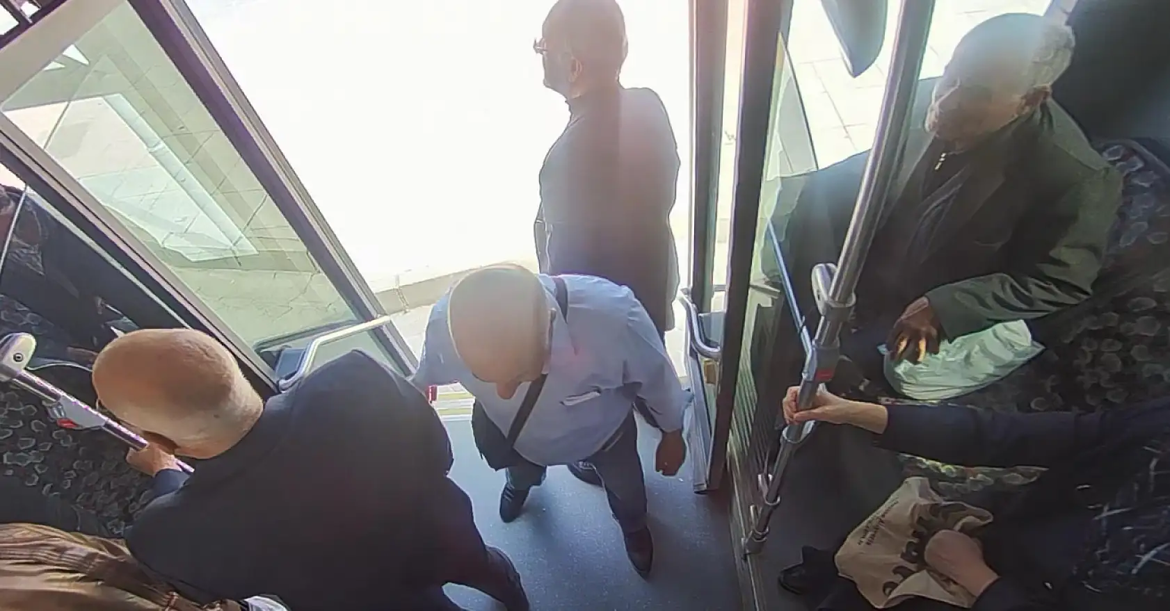 Otobüs şoföründen örnek davranış: Rahatsızlanan yolcuyu hastaneye yetiştirdi