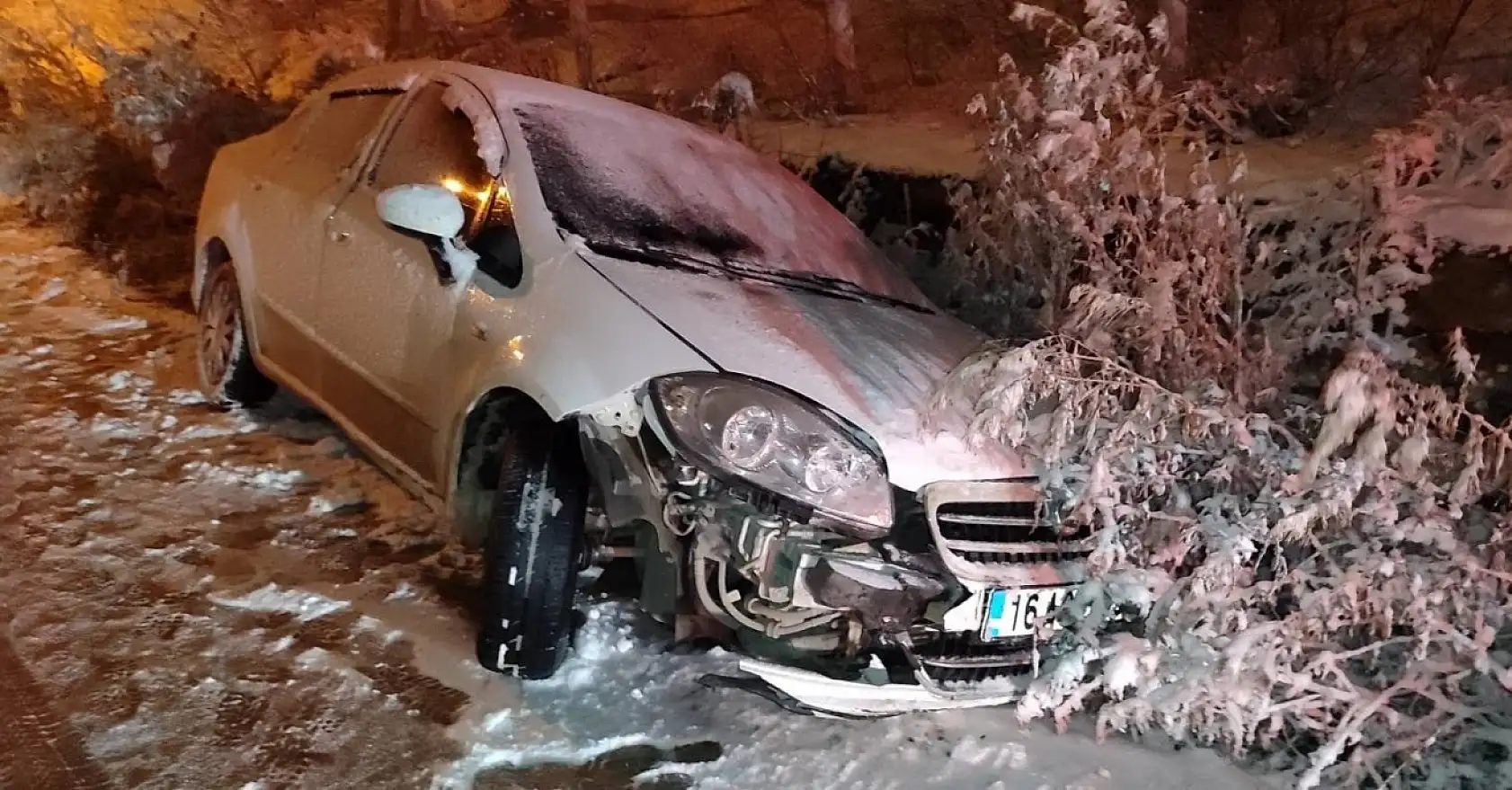 Kaygan zeminde kontrolü kaybedip kazaya neden oldu: 3'ü çocuk 7 kişi yaralandı
