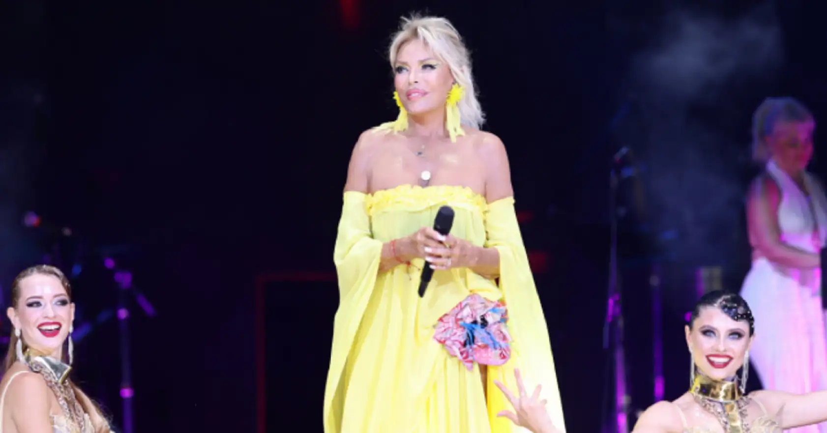 Ajda Pekkan Bodrum'u Salladı, Sahneden Ayrılamadı!