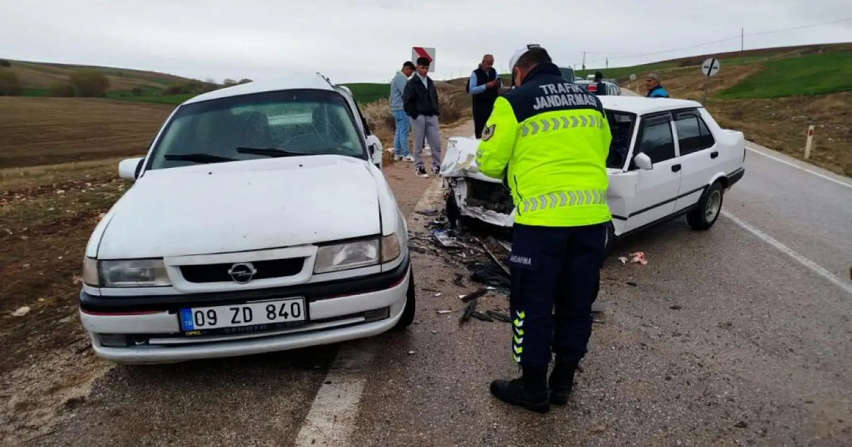 İki otomobil çarpıştı: 5 yaralı