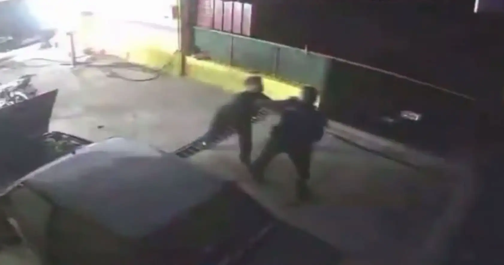 Seydikemer'de Kendilerini uyaran polislere saldırdılar