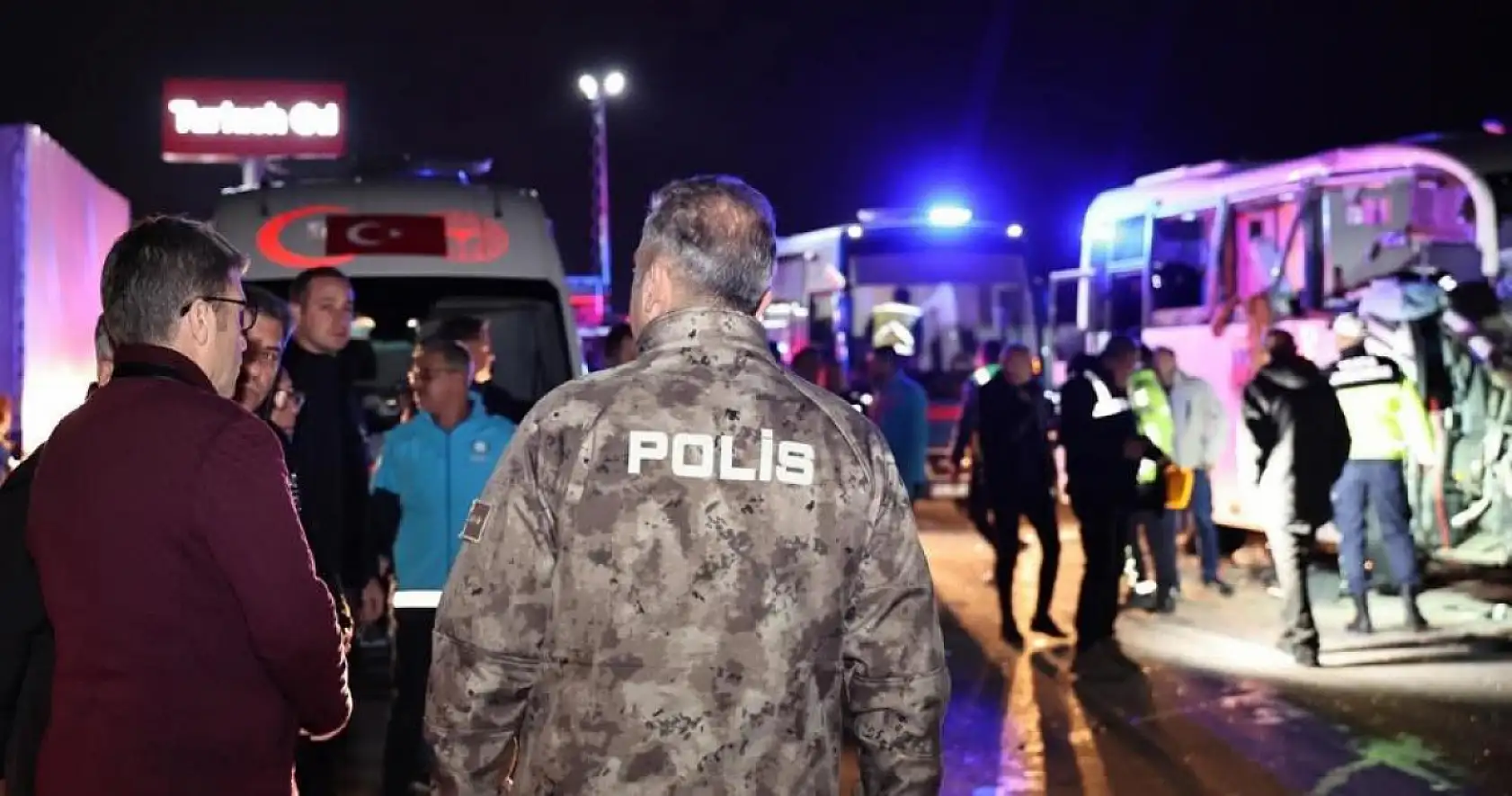 Cezaevi Midibüsü, Tır ve Otomobil Çarpıştı: 23 Yaralı