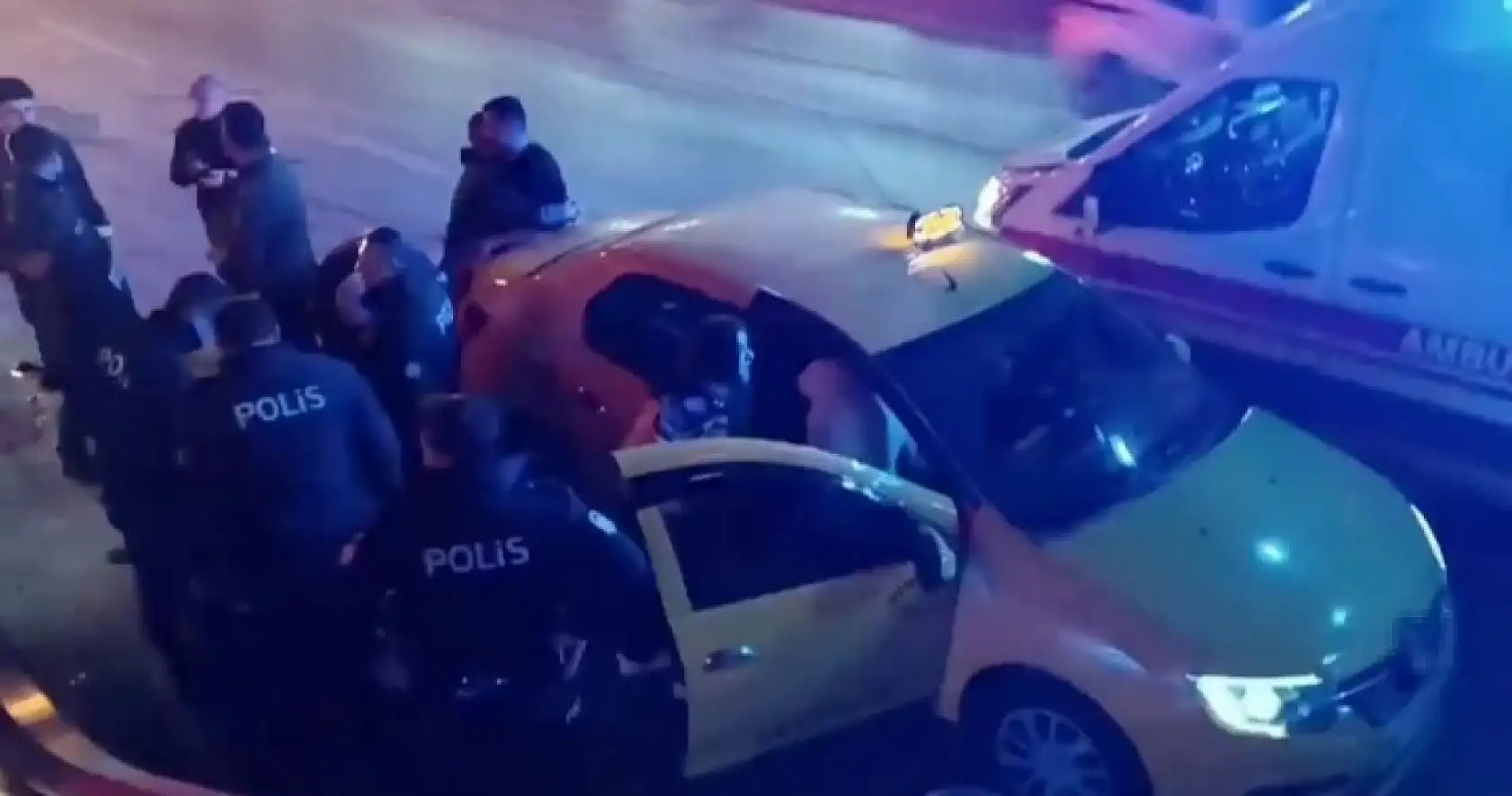 Gece saatlerinde eğlence mekanı önünde silahlı kavga: 1'i ağır, 2 yaralı