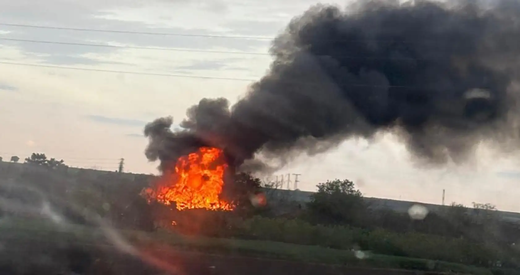 Arı kovanlarının bulunduğu depo alev alev yandı