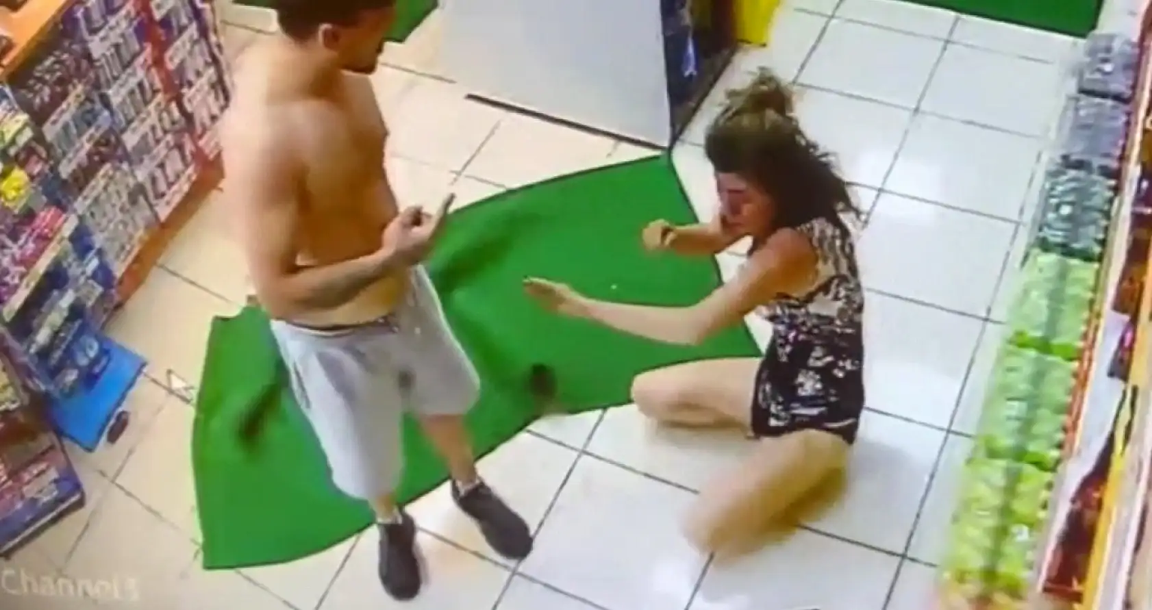 Fethiye'de akaryakıt istasyonundaki gasp anı kameralara yansıdı