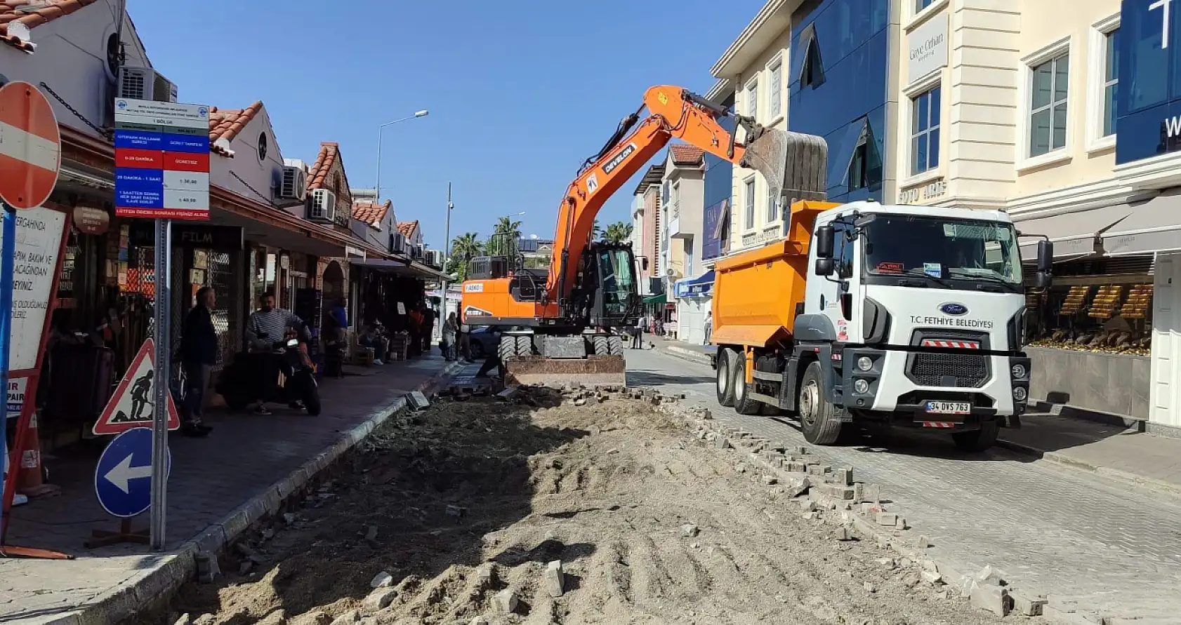 Fethiye Balık Pazarı çevresinde yol ve altyapı çalışmaları başladı