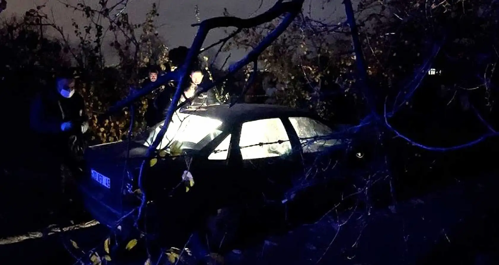 Evlilik yıl dönümünde boşanma aşamasındaki 16 yıllık eşini öldürüp intihar etti