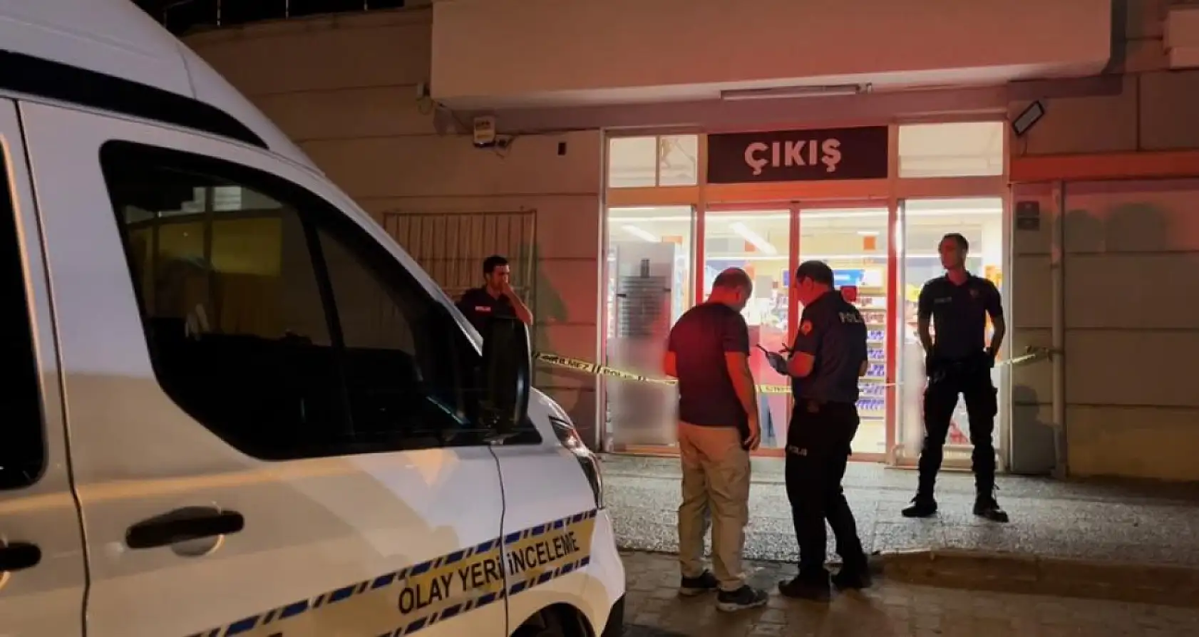 Markette 'Sen sapık mısın?' diyen kadını ve 14 yaşındaki kızı vurdu