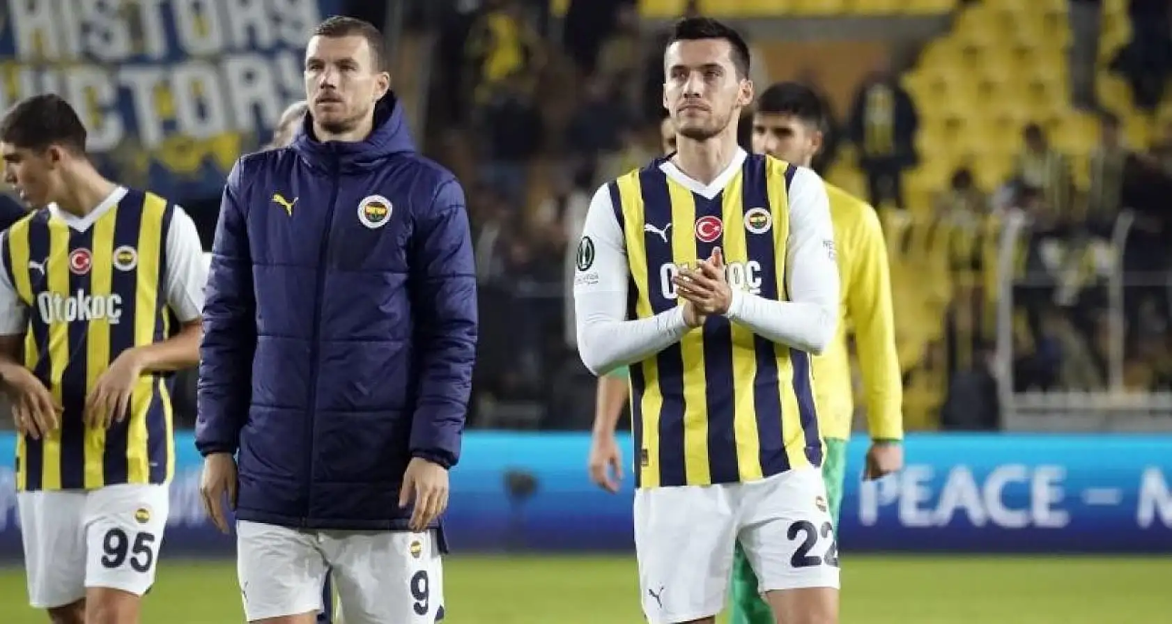 Bebeğini kaybeden futbolcuya taraftarlardan destek