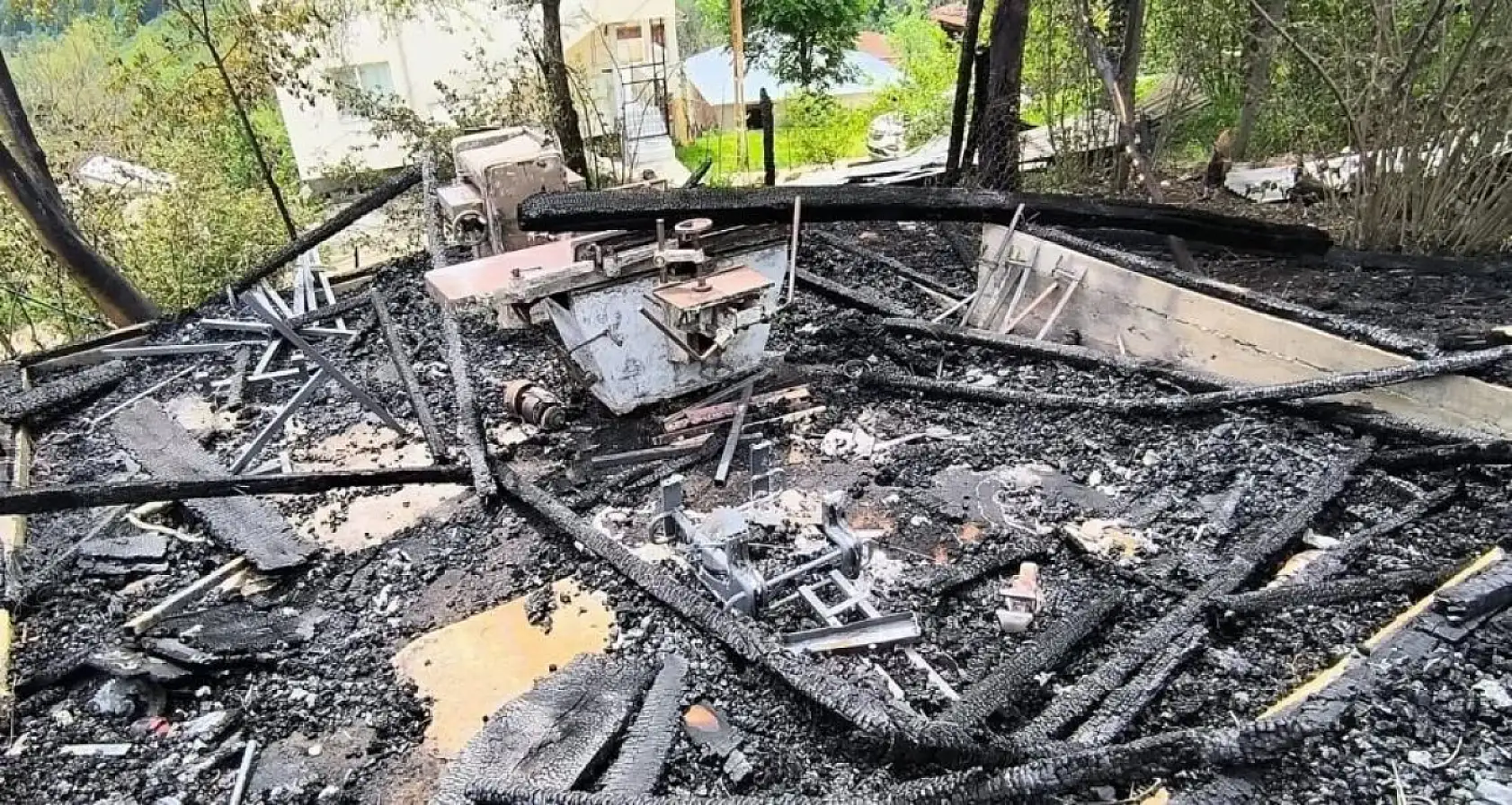 Marangoz atölyesinde yangın: Yaklaşık 400 bin liralık zarar meydana geldi