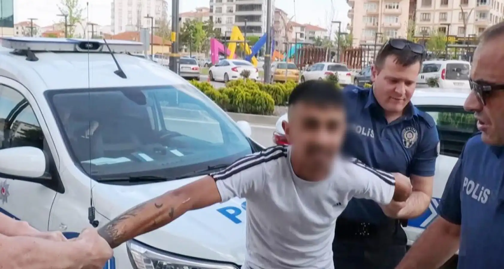 Alkollü sürücü hem polisi hem basını tehdit etti