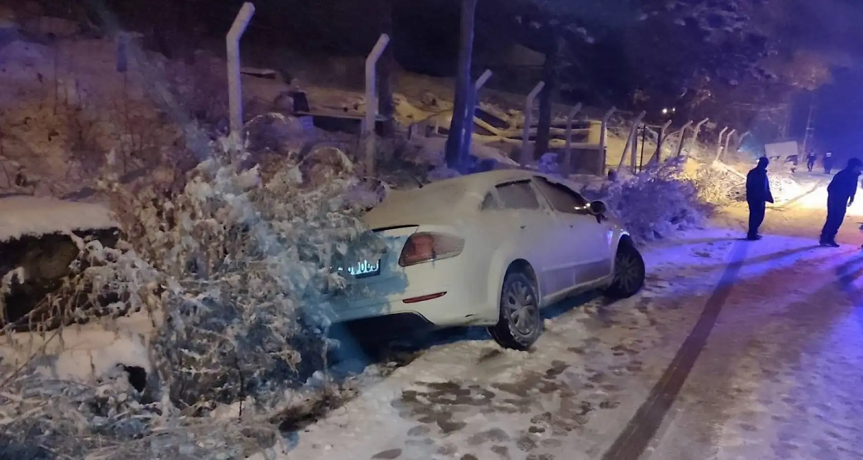 Kaygan zeminde kontrolü kaybedip kazaya neden oldu: 3'ü çocuk 7 kişi yaralandı