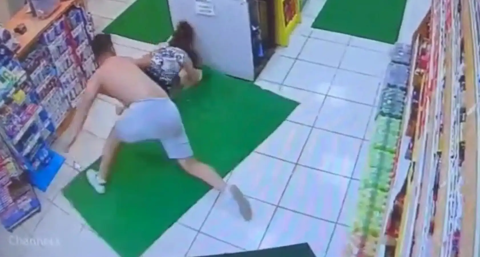 Fethiye'de akaryakıt istasyonundaki gasp anı kameralara yansıdı