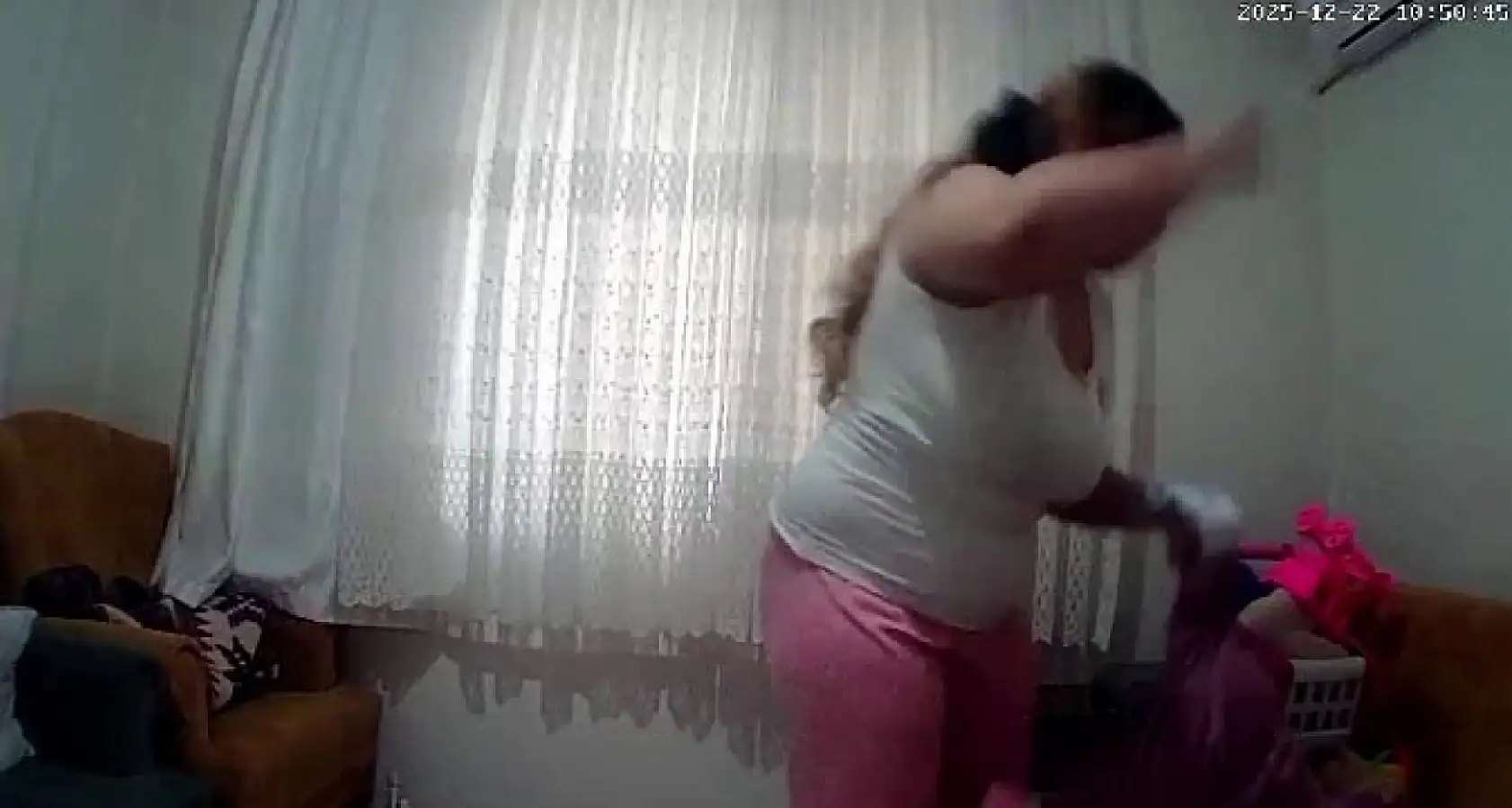 1 yaşındaki bebeğe anne şiddeti