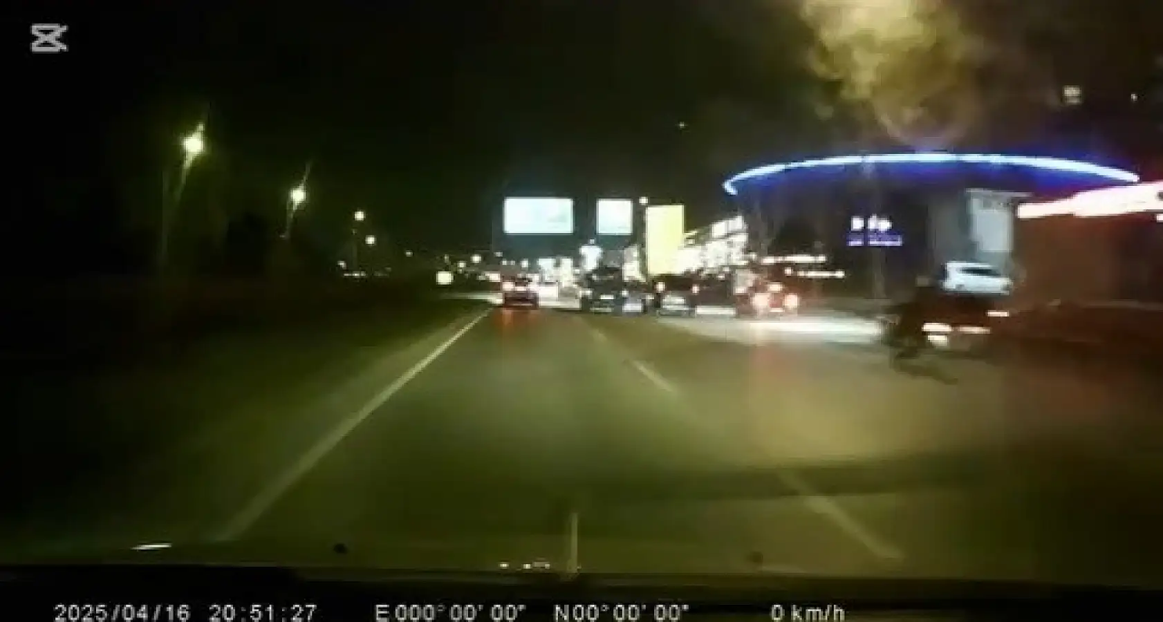 Canını hiçe saydı, makas atarak ilerledi