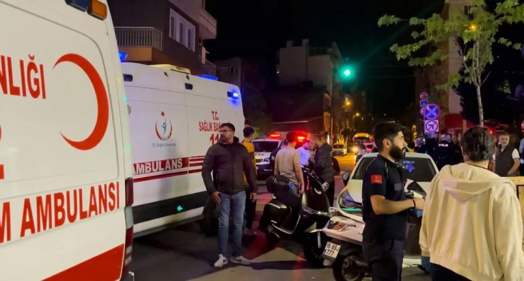 Hesap kavgası...Sandalyeler havada uçuştu: 2 yaralı