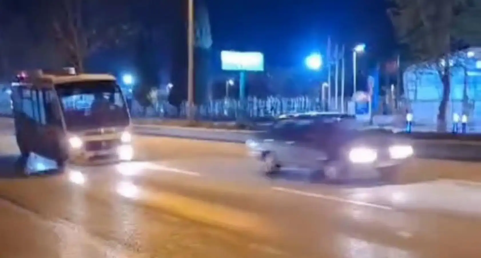 Lastiği Patladı Yine Durmadı: Alkollü Şoför ortalığı birbirine kattı