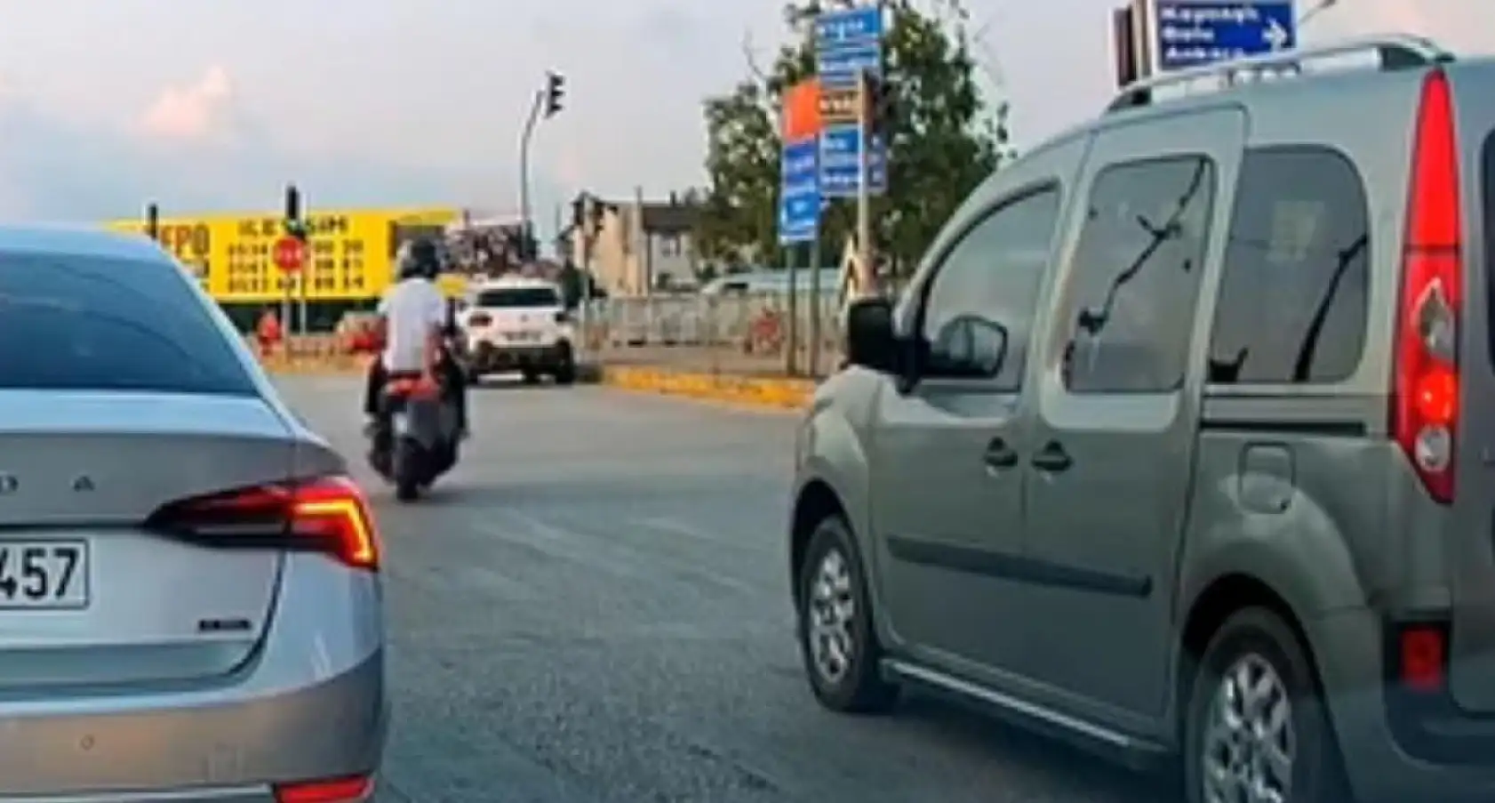 Işık ihlali için buldukları yöntem hem şaşırttı hem güldürdü