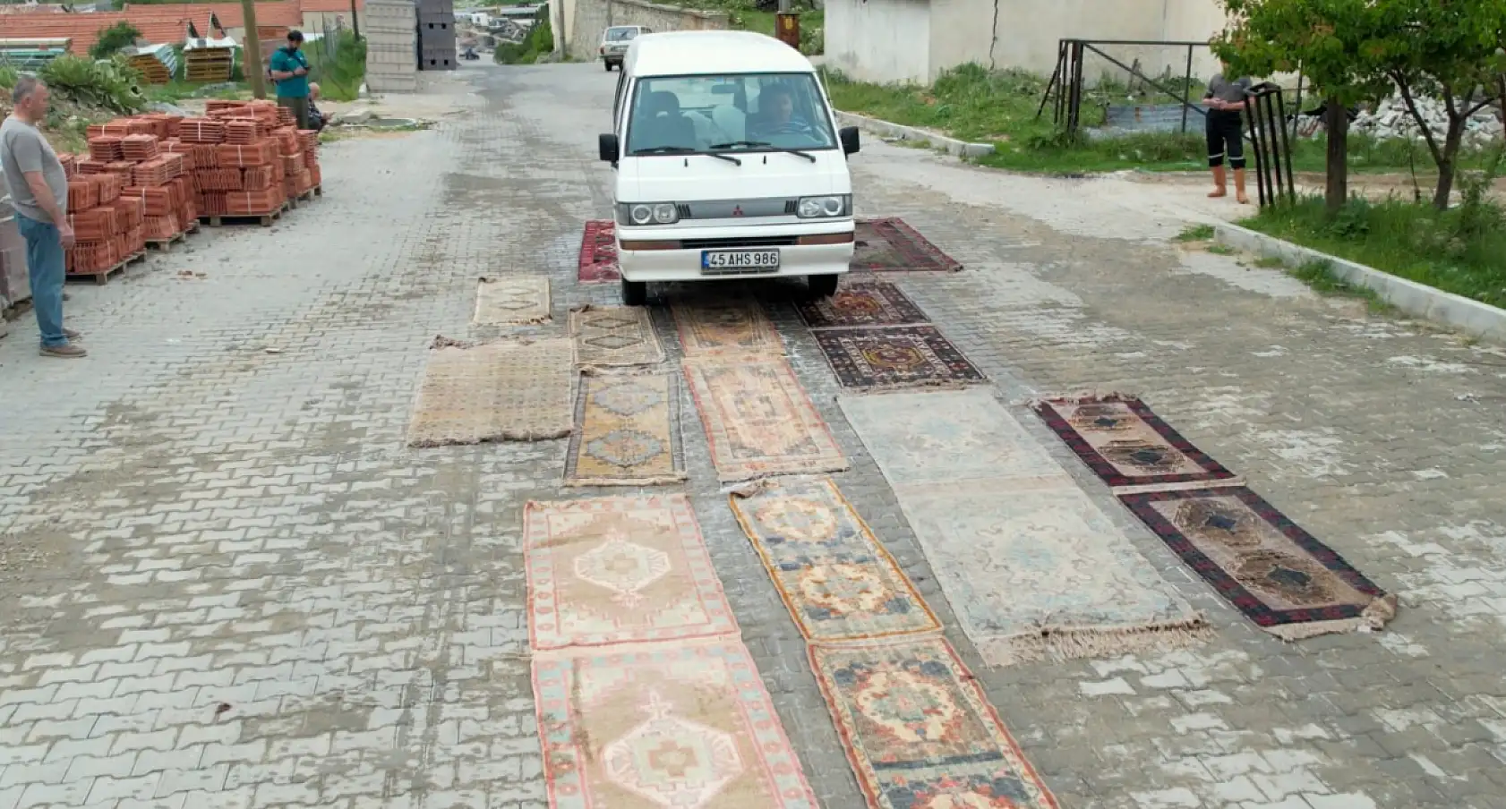 Şaşkına çeviren halı eskitme yöntemi