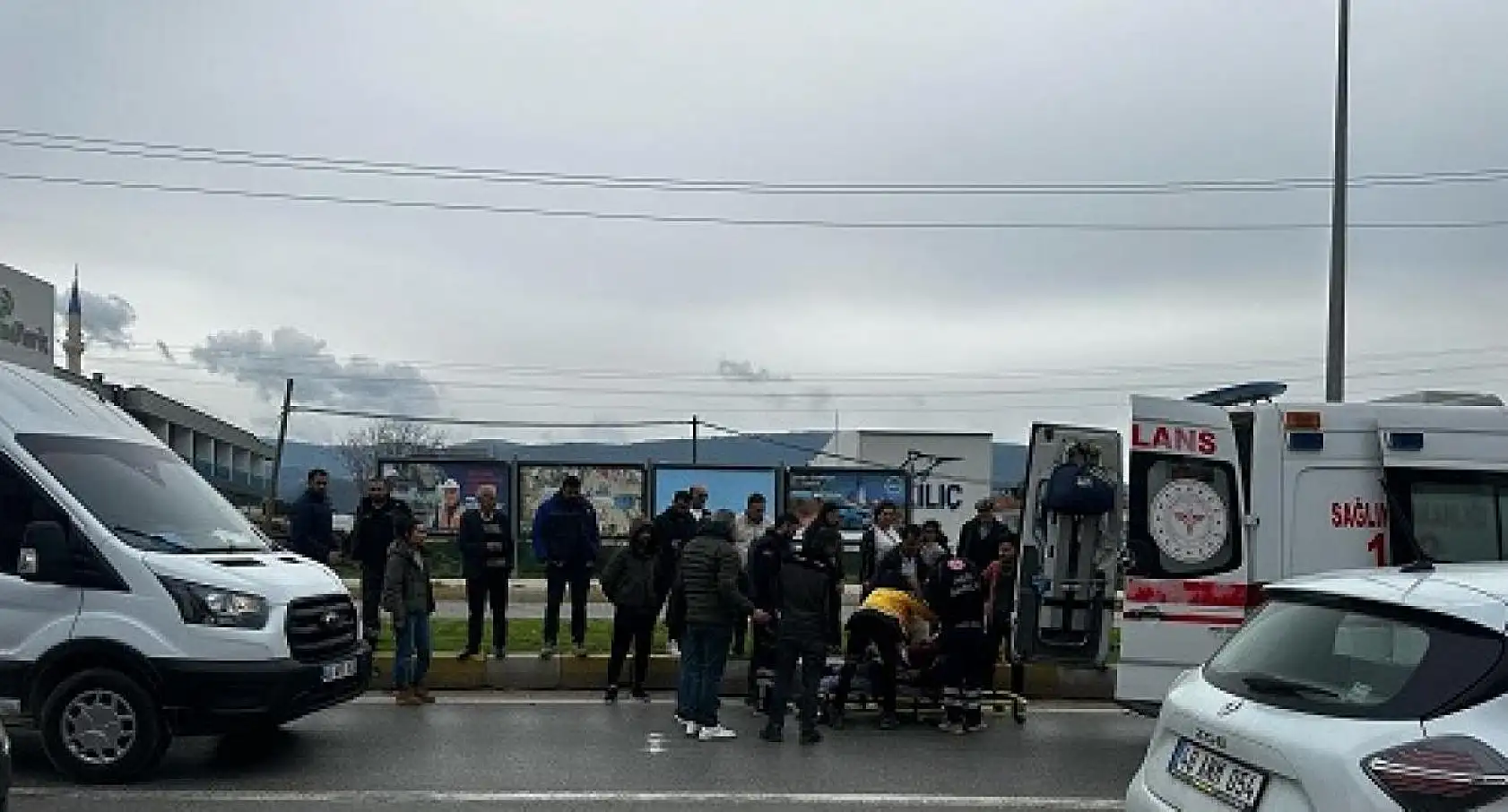 Minibüs yayaya çarptı, 1 yaralı