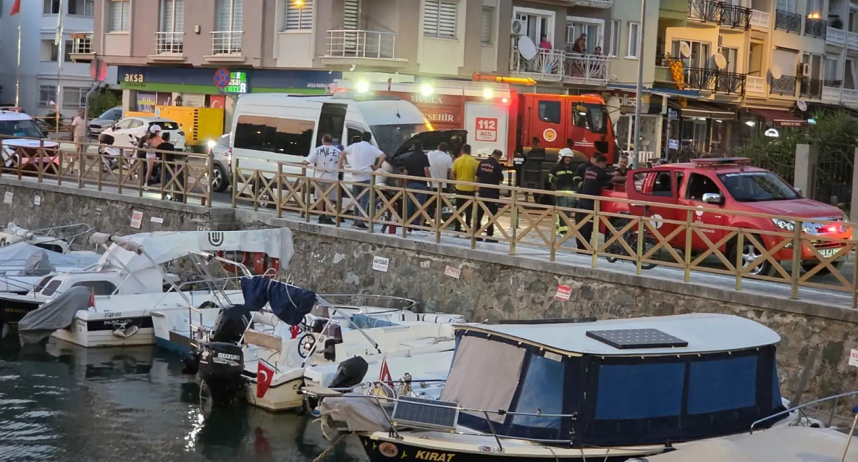 Marmaris'te minibüs yandı, can kaybı ve yaralı yok