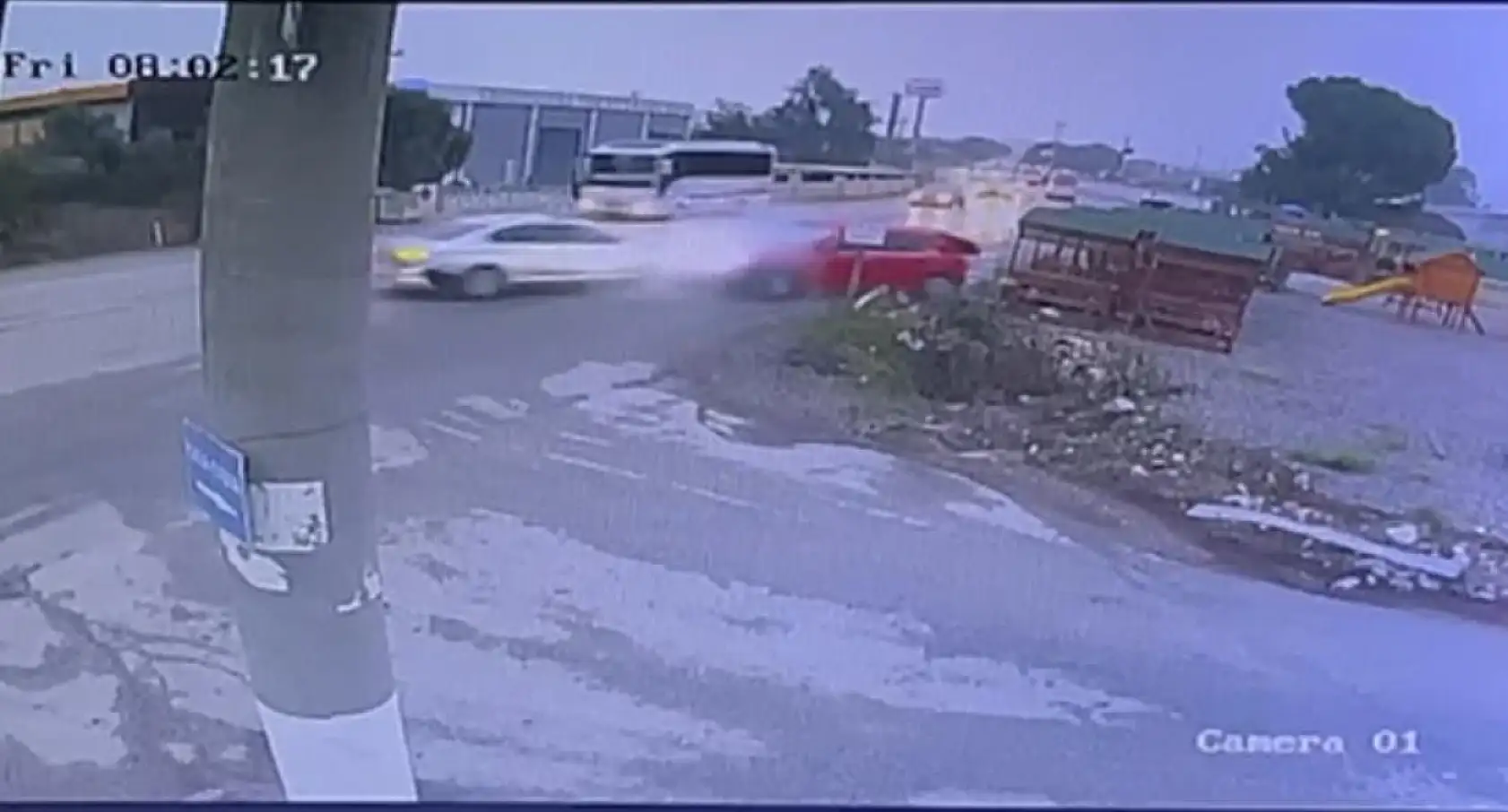 Sola dönerken korkunç çarpışma! 2 ölü, 4 yaralı