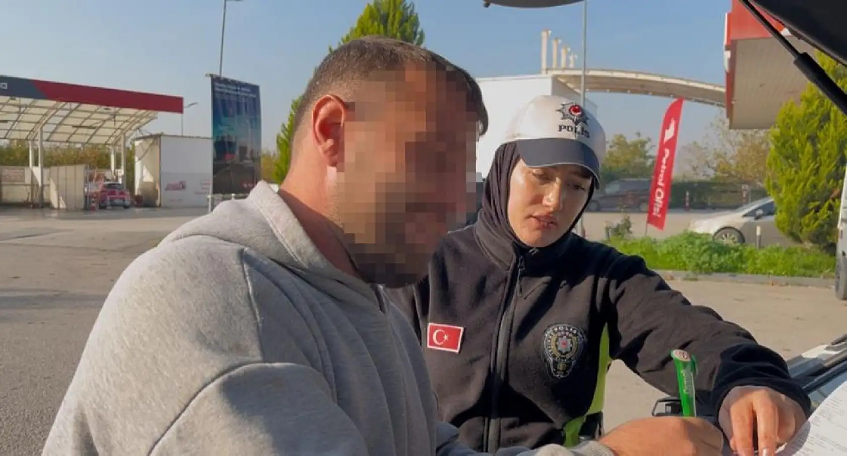 Kendi hatasının faturasını polise kesmeye çalıştı 'Biz zaten abone olduk, ayda 10 defa ceza ödüyoruz'