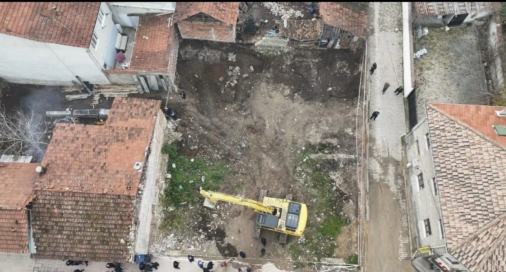 Temel için kazılan yerden tarihi mezar kalıntıları çıktı