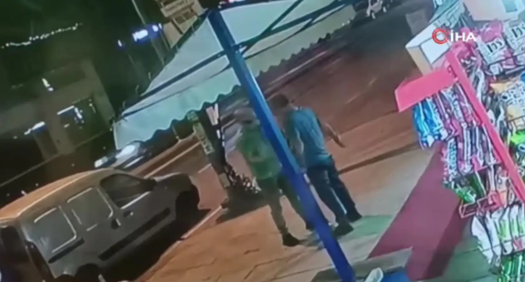 Önce yumruk attı, daha sonra kalp masajı yaptı