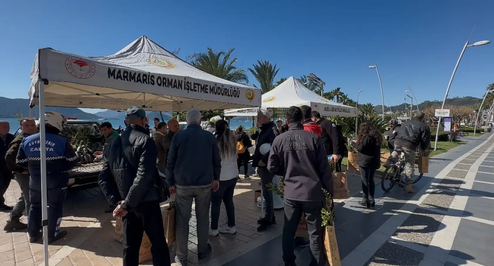 Marmaris'te Dünya Ormancılık Günü'nde binlerce fidan dağıtıldı