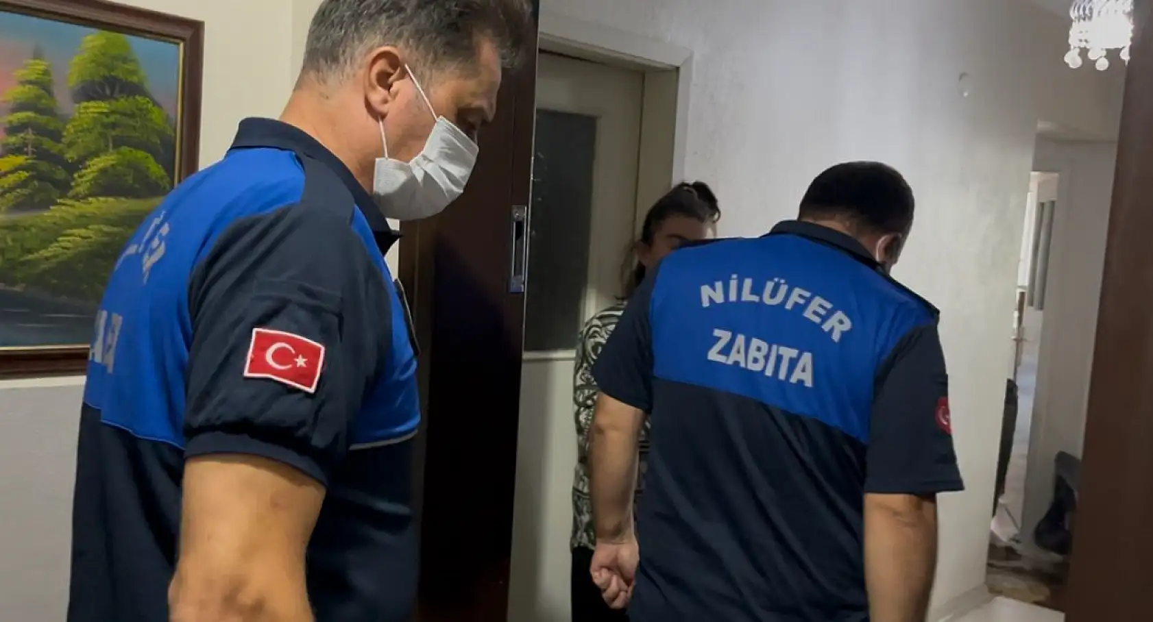 Çöp eve dönen daireden 2 kamyon atık çıktı: Belediye ekipleri şoke oldu