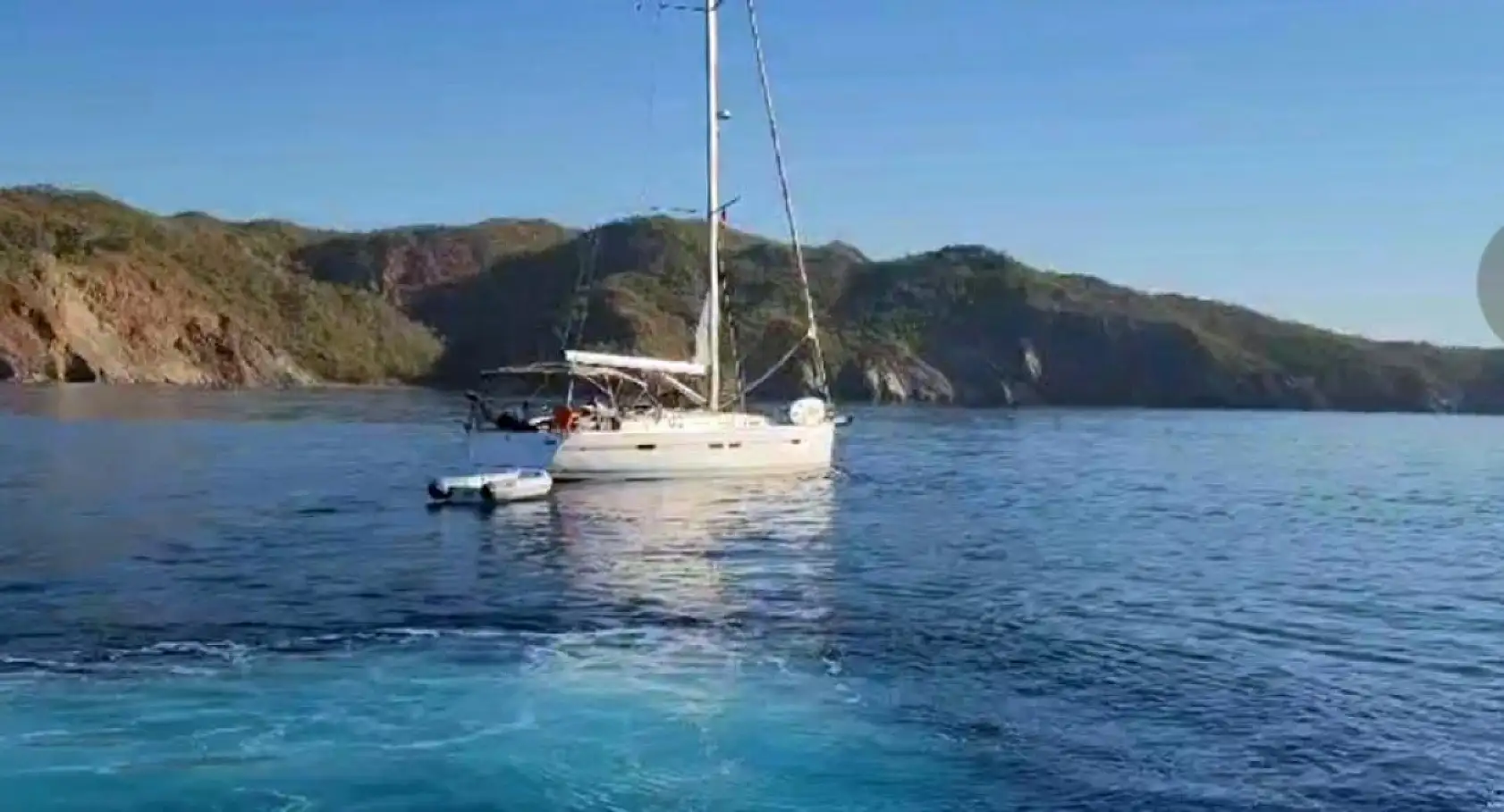 Fethiye'de yelkenli teknede 2 göçmen kaçakçısı ve 75 düzensiz göçmen yakalandı