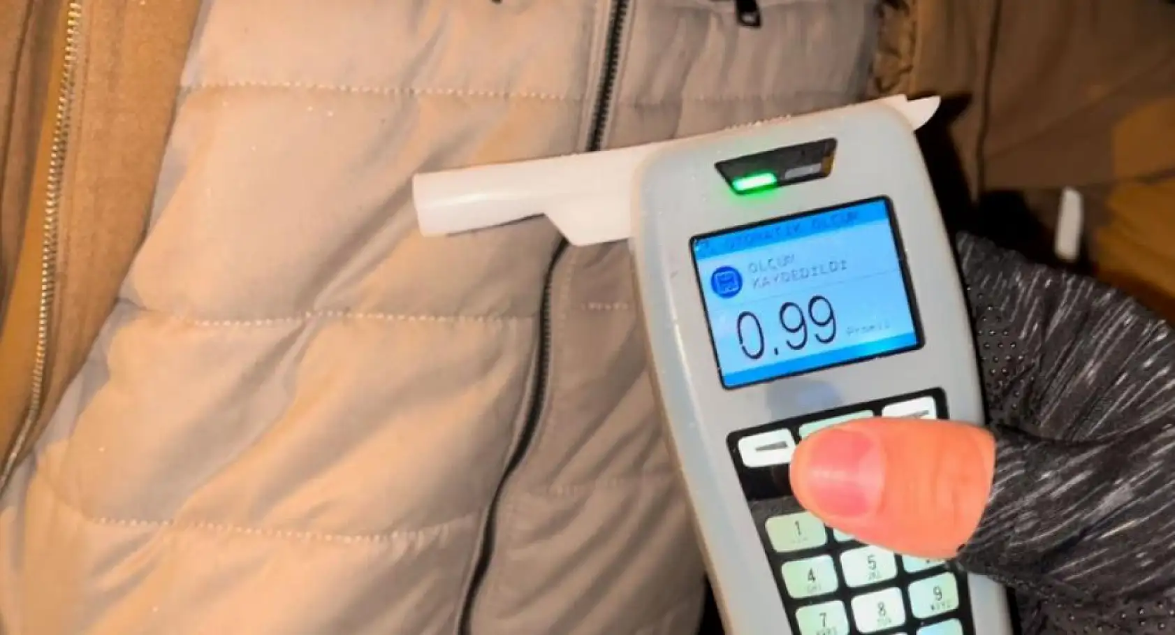 Alkollü sürücü zorluk çıkardı, yetmedi ekipleri kayda aldı