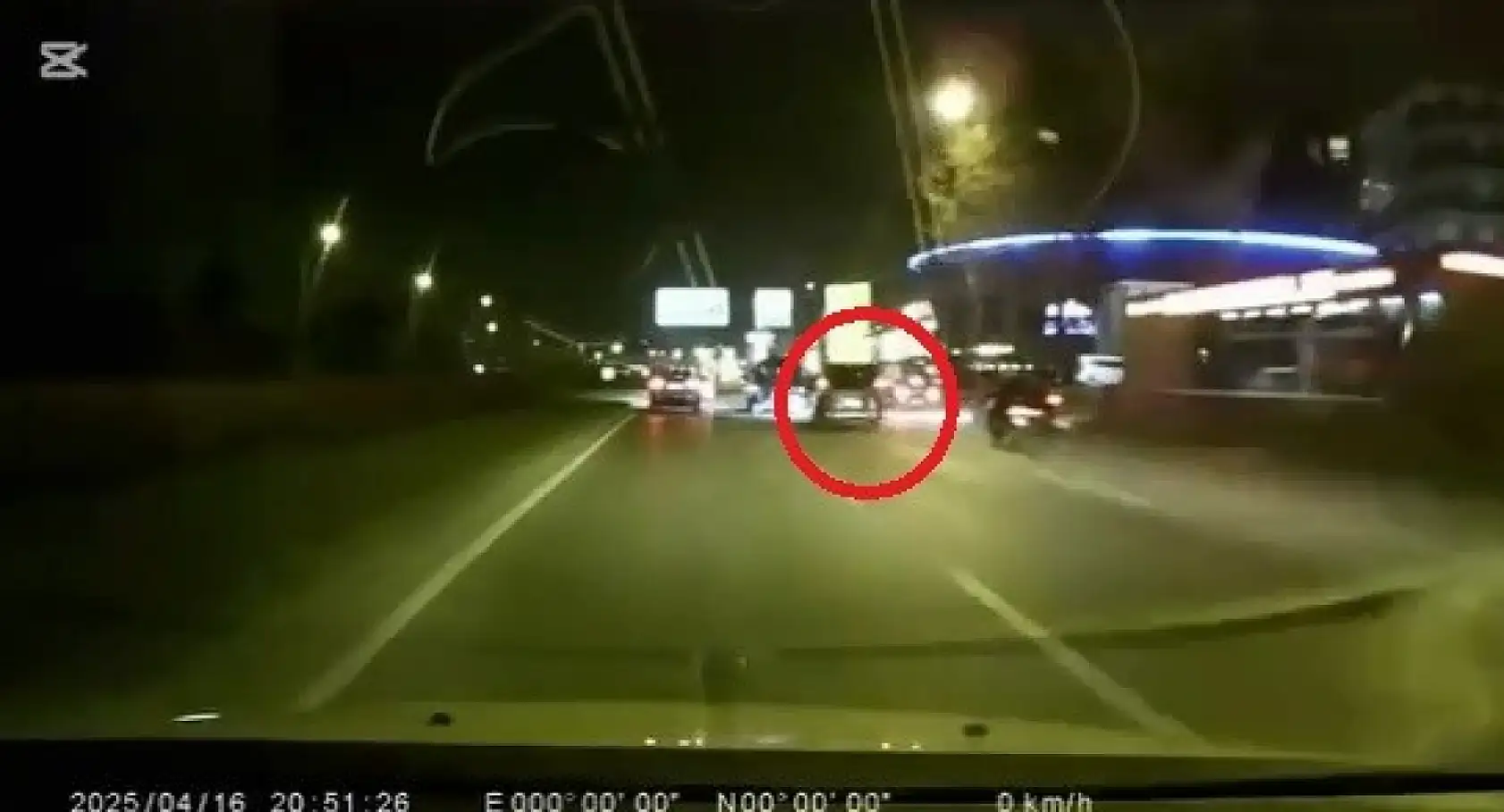 Canını hiçe saydı, makas atarak ilerledi