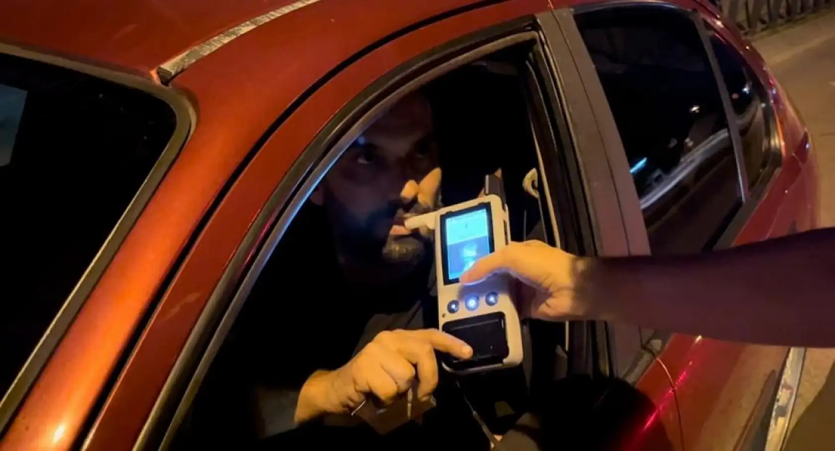 Bir promille ehliyeti kaptırınca kendine böyle bela okudu....