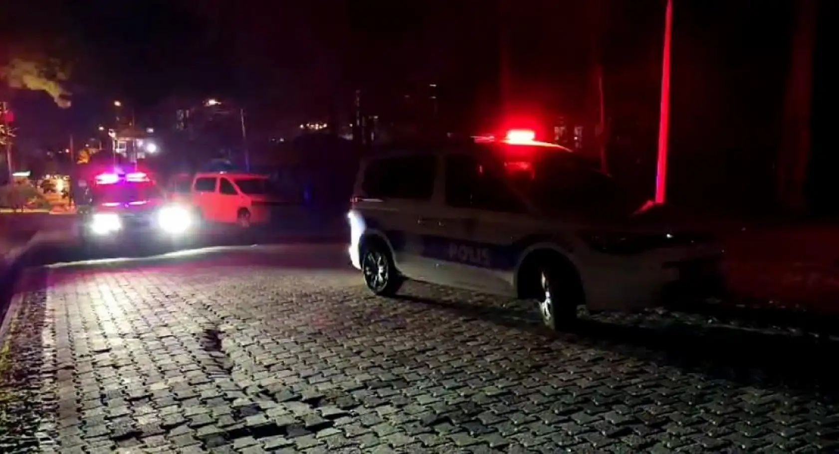 İki genç arasında başlayan tartışma kanlı bitti: 1 yaralı