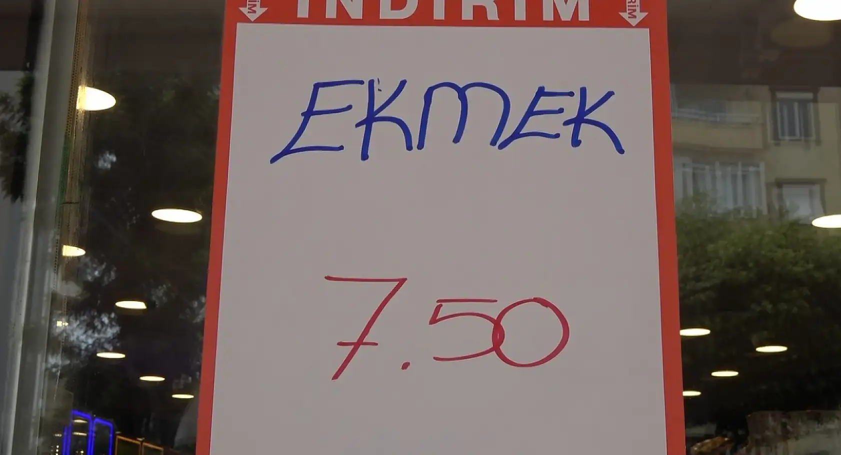 İki marketin fiyat rekabeti ekmeği 6 TL'ye kadar düşürdü