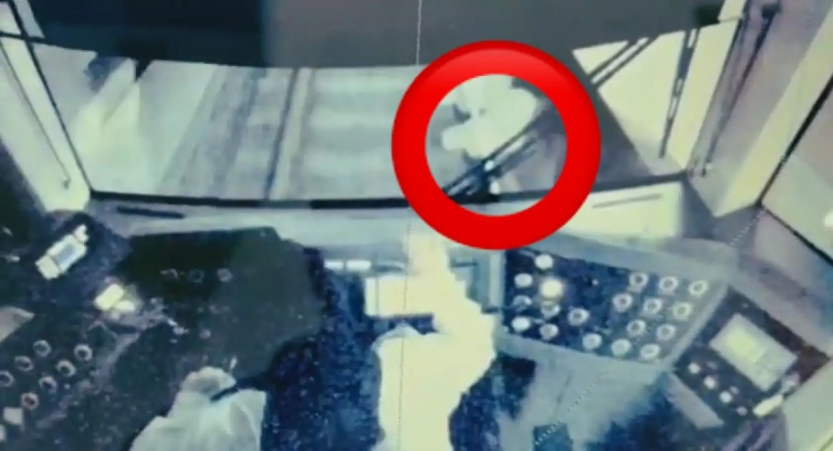 Kadın vatmanın refleksi, rayların üstüne düşen adamı ölümden böyle kurtardı