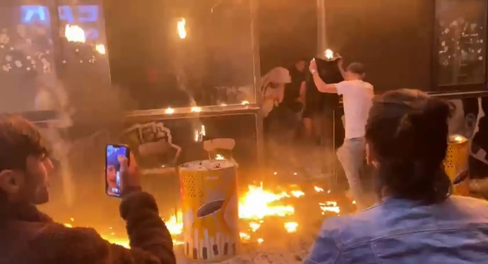 Eğlence Merkezi Alev Alev Yandı