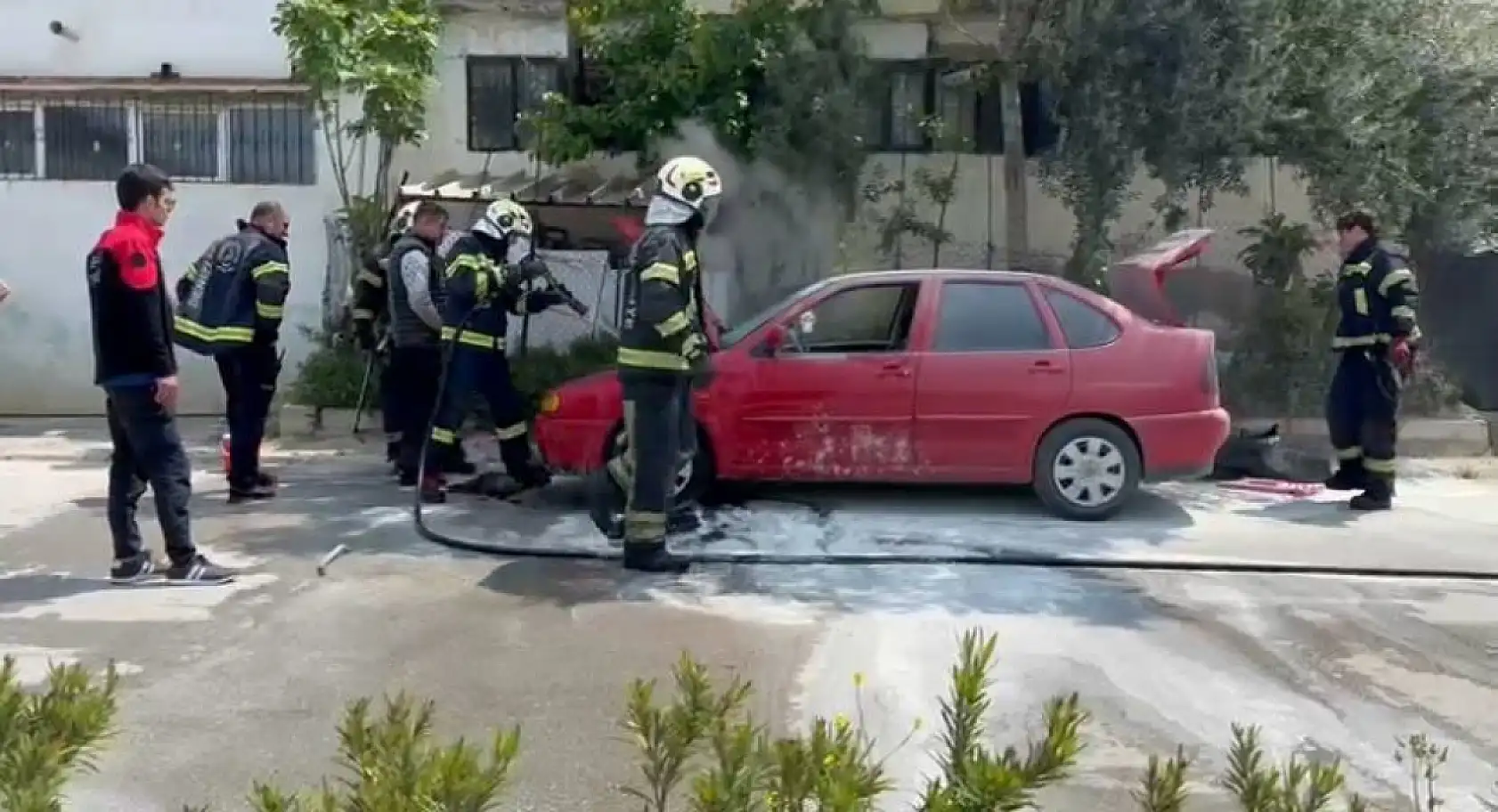 Facianın eşiğinden dönüldü! Sanayiden yeni çıkan araç yolda alev aldı